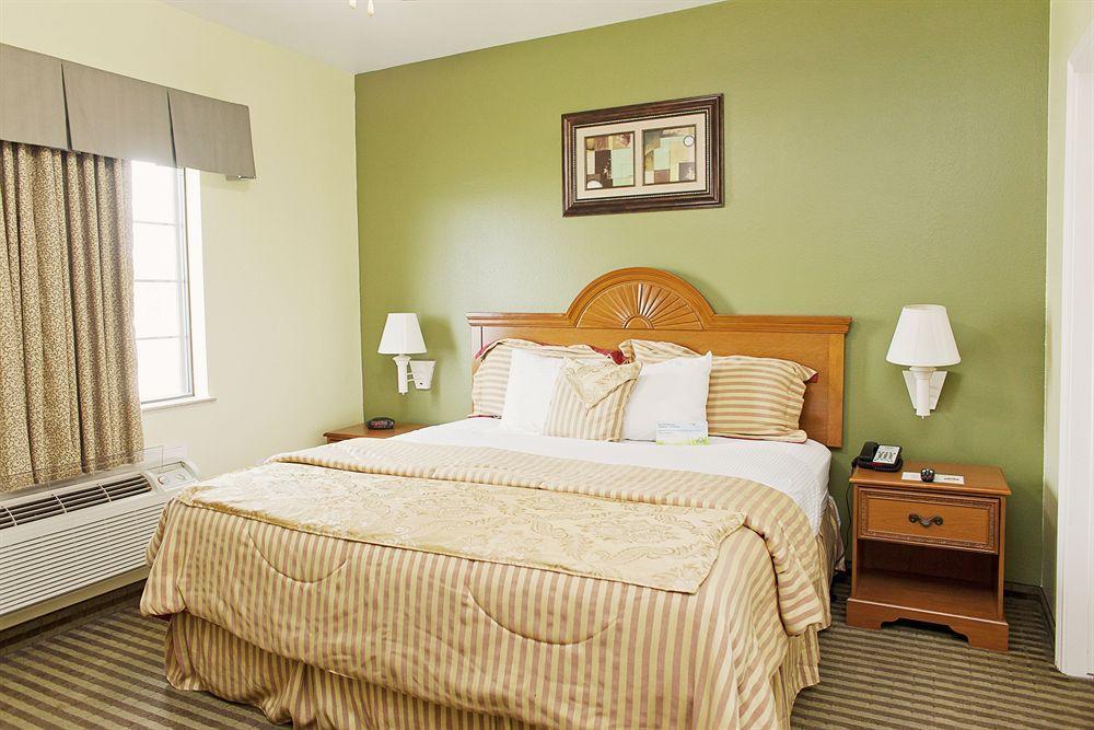 Days Inn & Suites By Wyndham Houston Hobby Airport Kültér fotó