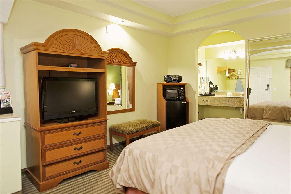 Days Inn & Suites By Wyndham Houston Hobby Airport Kültér fotó